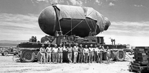 Jumbo vessel on truck with Babcock Wilcox workers for manhattan project in 1945