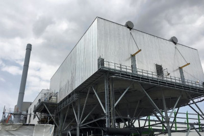 Large industrial facility supported by a metal substructure