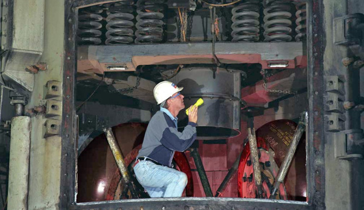 Field Service Engineer inspecting a Babcock Wilcox Roll Wheel pulverizer